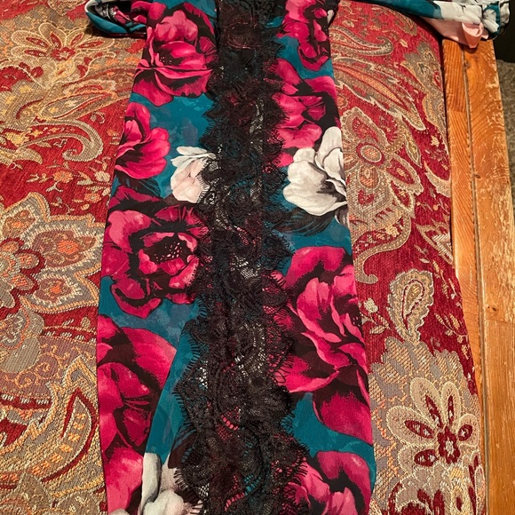 Beautiful Blouse. Like new condition! - Picture 2 of 6